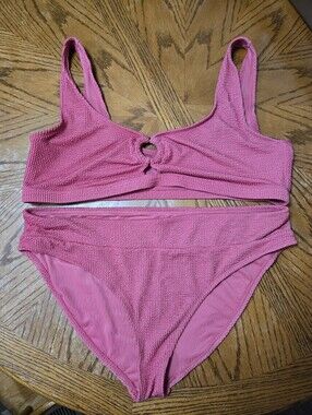 Textured Pink Women's Bikini Set - Classic Two-Piece Swimwear